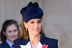 Η Kate Middleton μόλις πρόσθεσε στη συλλογή της το blazer των 2.500 ευρώ στο πιο chic χρώμα της άνοιξης - εικόνα 2