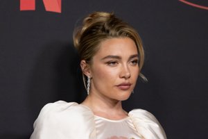Taylor Swift: Το λουλουδάτο ρομαντικό φόρεμα για να εμπνευστείς αν βαφτίζεις το αγγελούδι σου μέσα στο καλοκαίρι - εικόνα 1