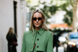 Fashion σκονάκι: 5 τσάντες σε γήινα χρώματα που ταιριάζουν με τα πάντα - εικόνα 1