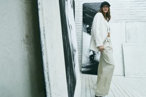 Hailey Bieber: Η τρυφερή φωτογραφία που λιώνει στην αγκαλιά του Justin & οι αποκαλύψεις για τη μητρότητα - εικόνα 2