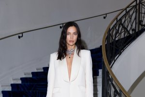 Γιατί επιστρέφουμε πάντα στα nude νύχια; Η Irina Shayk μόλις μας έδωσε την απάντηση - εικόνα 1