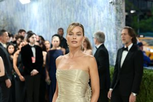 Το Zara jacket των €46 που θα σε κάνει να πετύχεις το look της Margot Robbie χωρίς προσπάθεια - εικόνα 1