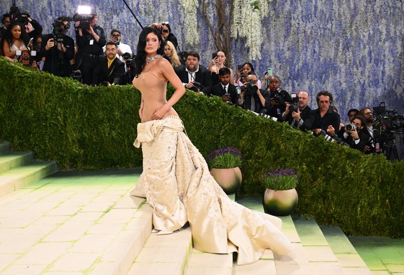 kylie met