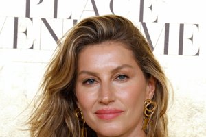 Gisele Bündchen: Το μαύρο μπικίνι που κολακεύει κάθε σώμα και δεν φεύγει ποτέ από τη μόδα - εικόνα 1