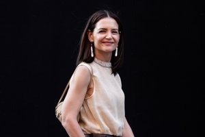 Πού ζει η Anne Hathaway; Το ρομαντικό καταφύγιο των 3,6 εκατ. δολαρίων όπου μεγαλώνει την οικογένειά της – Ροζ κρεβατοκάμαρα, πέτρινα τζάκια και ένα δωμάτιο για ιδιωτικές συναυλίες - εικόνα 2