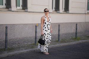 Stylish στο γραφείο: 4 κομμάτια που θα "απογειώσουν" το στυλ σου παρά τη ζέστη - εικόνα 1
