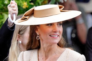 Kate Middleton: Τα σκουλαρίκια που φορά ξανά και ξανά είναι η πιο ρομαντική τάση του καλοκαιριού - εικόνα 1