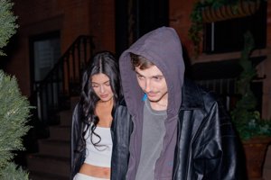Πού ήταν ο Timothée Chalamet την ίδια στιγμή που η Kylie Jenner πόζαρε στο red carpet του Met Gala μόνη; - εικόνα 2
