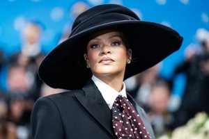 Η Rihanna γιόρτασε τη Γιορτή της Μητέρας με ένα νέο tattoo και συγκινεί - εικόνα 1