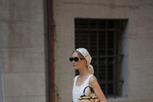 Το πανηγυρικό comeback του κολιέ που βλέπουμε παντού - εικόνα 1