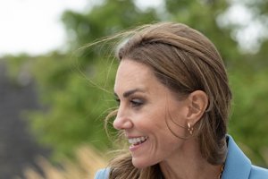 Ούτε το shirt dress της Carolina Herrera ούτε η τσάντα της Furla: η βασίλισσα Letizia αποδεικνύει ότι οι μπαλαρίνες είναι το βασικό trend του φθινοπώρου - εικόνα 3