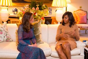Αντίο στο μαύρο τζιν: Η Kate Middleton επαναφέρει το σχέδιο που είχαμε ορκιστεί να μην ξαναφορέσουμε στην πιο πολυτελή απόχρωση του φθινοπώρου - εικόνα 1