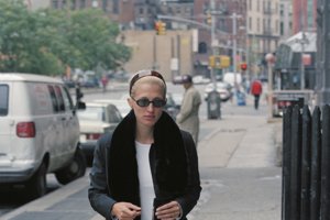 Carolyn Bessette Kennedy: Το ποσό-έκπληξη που έπιασε σε δημοπρασία το vintage παλτό της - εικόνα 1