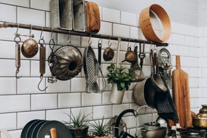 Από ξεπερασμένα σε design θησαυρούς: Οι designers ανοίγουν το σπίτι της γιαγιάς και σου δείχνουν τα έπιπλα που κάνουν θεαματικό comeback - εικόνα 2