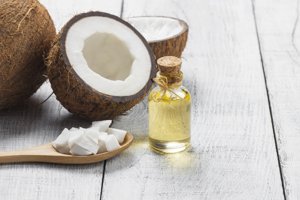 Πώς να χρησιμοποιήσεις το λάδι καρύδας για να ενυδατώσεις την επιδερμίδα σου και να αναδείξειε το μαύρισμά σου το καλοκαίρι - εικόνα 1