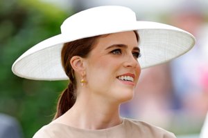 Pregnancy style: Η πριγκίπισσα Ευγενία φόρεσε το πιο hot πανωφόρι της άνοιξης μετά την ανακοίνωση της τρίτης εγκυμοσύνης της - εικόνα 2