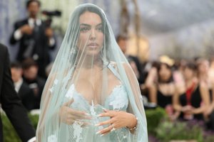 Georgina Rodríguez: "Το σώμα σου δεν ήταν ποτέ το πρόβλημα" – Το viral μήνυμά της για την αυτοαγάπη που αξίζει να διαβάσεις σήμερα και να θυμάσαι κάθε μέρα - εικόνα 1