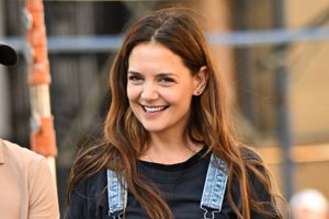 Η Katie Holmes με το κούρεμα που θα γίνει το inspo σου για τα μαλλιά του καλοκαιριού - εικόνα 1