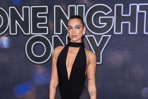 Έχουν αραιώσει τα φρύδια σου; Η Dua Lipa επαναφέρει την τεχνική που τα κάνει να δείχνουν αμέσως πιο πυκνά - εικόνα 1
