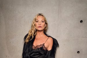 Η Kate Moss φόρεσε τη "στολή" που θα φοράμε συνέχεια όλο το φθινόπωρο - εικόνα 1
