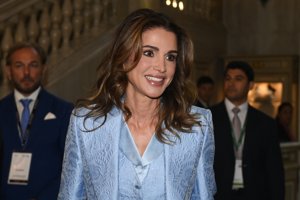 Πριγκίπισσα Rajwa: Το αξεσουάρ των 4.000 ευρώ που κάνει ακόμη και την πιο casual εμφάνιση να δείχνει ξεχωριστή - εικόνα 2