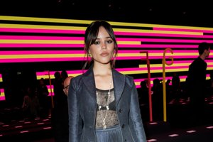 Ακόμα το σκέφτεσαι; Η Jenna Ortega με το κοντό καρέ που μας έκανε να θέλουμε να κόψουμε τα μαλλιά μας - εικόνα 2