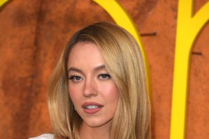"Αυτό δεν είναι γυναικείος αθλητισμός": Η Sydney Sweeney χάνει 200.000 followers μετά τη γυμνή καμπάνια που προκάλεσε οργή από κορυφαίες αθλήτριες - εικόνα 1