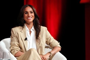 Meghan Markle: Το λινό κομμάτι που φοράει ασταμάτητα αυτό το καλοκαίρι και θα φοράς μέχρι το φθινόπωρο δείχνει πανάκριβο χωρίς να κοστίζει μια περιουσία - εικόνα 2