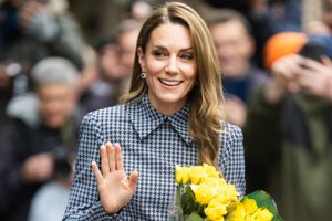 Kate Middleton: Με το χρυσό κολιέ με τα αρχικά των παιδιών της που θα φορούσε κάθε μαμά - εικόνα 1