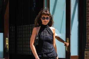 Θέλεις αλλαγή χωρίς να κόψεις τα μαλλιά σου; Η Dakota Johnson δείχνει τη φράντζα που αλλάζει όλο το πρόσωπο και το χρώμα που απογειώνει το αποτέλεσμα - εικόνα 4