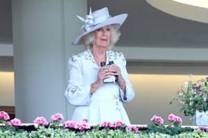 Βασίλισσα Camilla: Τι απαγόρευσε στην κομμώτριά της μετά τα 70; Η αλλαγή που της χαρίζει πιο φωτεινή και νεανική όψη - εικόνα 1