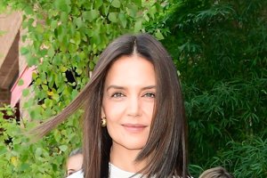 Η Katie Holmes φόρεσε το outfit που όλες έχουμε ήδη στην ντουλάπα μας – Τα 3 basics που σου δίνουν τη λύση στο φθινοπωρινό ντύσιμο - εικόνα 2