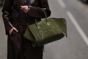 Αυτά τα 7 φορέματα για το γραφείο συνδυάζουν κομψότητα και άνεση - εικόνα 1
