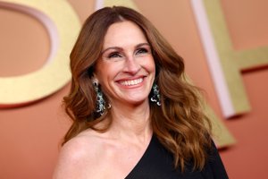 Julia Roberts: Αν λατρεύεις το business look, αυτή είναι η τέλεια εναλλακτική για το καλοκαίρι - εικόνα 1