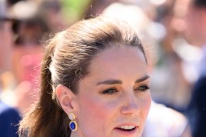 Γιατί δεν θα δεις ποτέ την Kate Middleton να ανανεώνει το κραγιόν της δημόσια – Οι 6 άγραφοι κανόνες ομορφιάς του Παλατιού - εικόνα 2